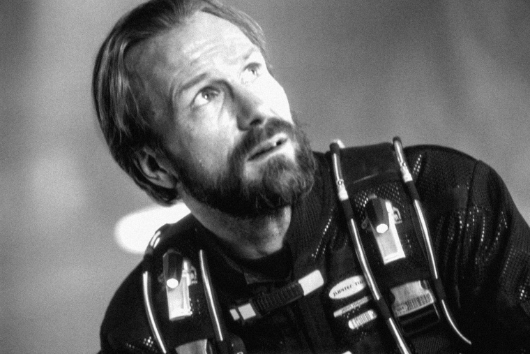 William Hurt stars as Dr. John Robinson in the 1998 film "Lost in Space."