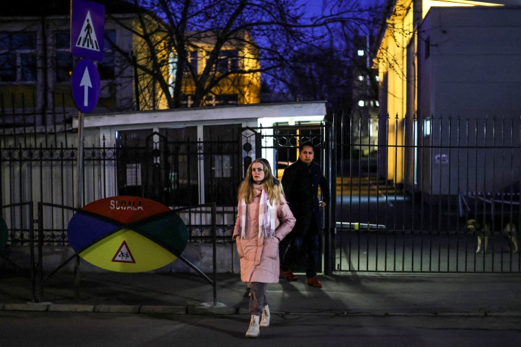 Image: Mexican citizens and relatives remain in Romania to travel to Mexico after the Russian invasion in Ukraine