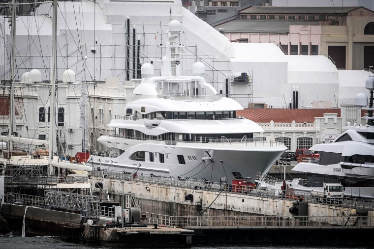 Image: The 85m long yacht "Valerie", linked to Rostec defense firm chief Sergei Chemezov, moored in the port of Barcelona, on March 15, 2022.