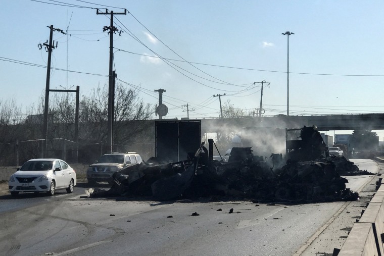 Image: Vehicle set ablaze after detention of a gang leader, in Nuevo Laredo
