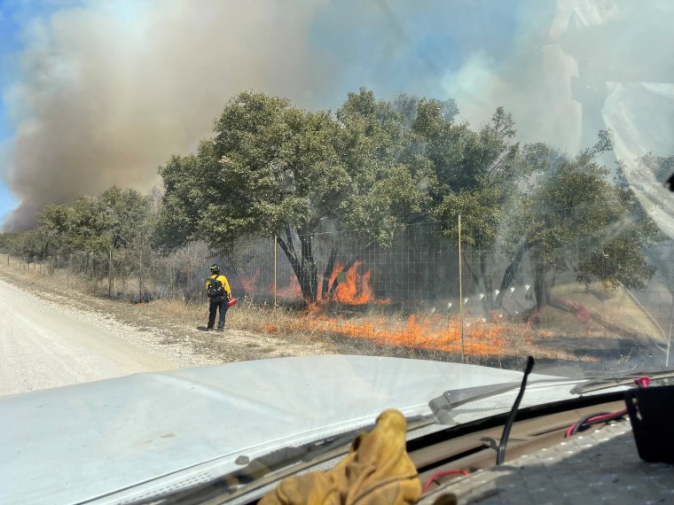 Image: Eastland Complex wildfire burns in Texas