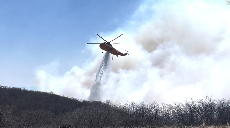 Image: Eastland Complex wildfire burns in Texas