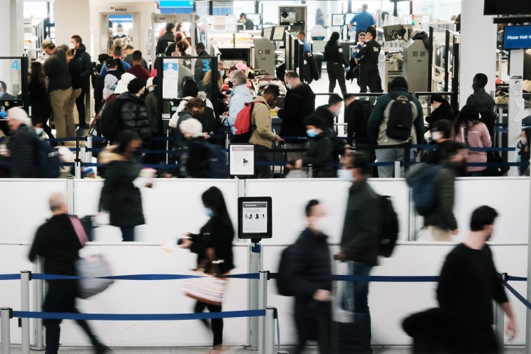 Image: Travelers, Newark Liberty Int'l Airport