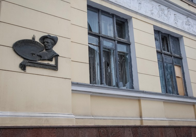Image: Building of the Fine Art Museum damaged by shelling in Kharkiv