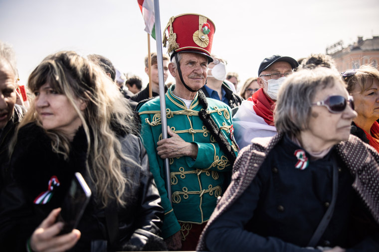 Ungārijas premjerministrs Viktors Orbans uzstājas ar runu pirms vēlēšanām martā