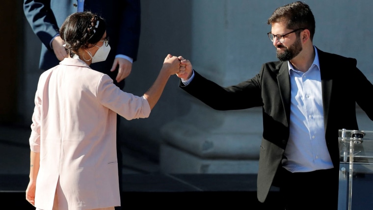 Camila Vallejo, 33 y la nueva encargada de comunicaciones como ministra de la Secretaría General de Gobierno, y Gabriel Boric, 36, en enero.