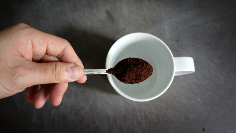 Tom Mansfield midió la cantidad equivocada de cafeína en polvo, que usaba como suplemento.