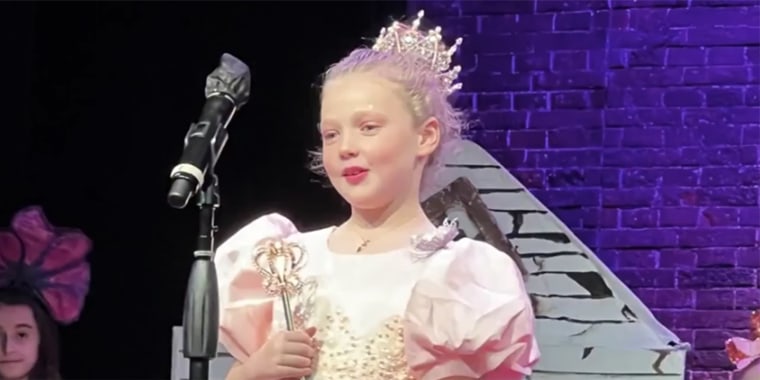 The 7-year-old Vale was cast as Glinda in her school play in December.