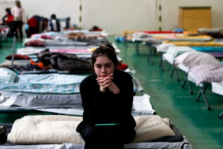 Una niña que huye de Ucrania en un refugio de Tiszabecs, Hungría, el 2 de marzo de 2022.