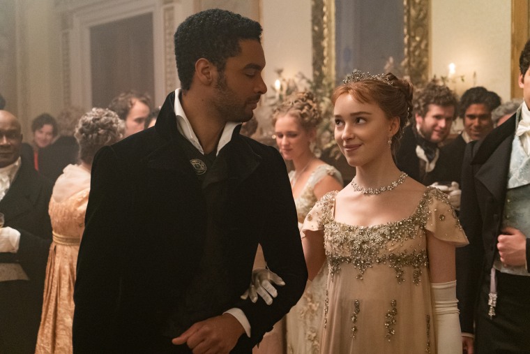 Regé-Jean Page and Phoebe Dynevor in "Bridgerton."