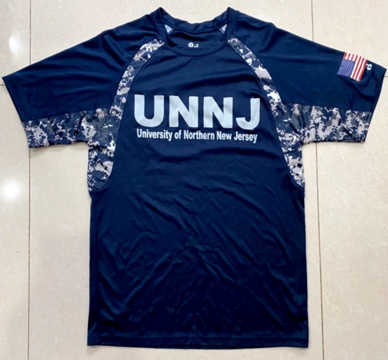 Una camiseta de la Universidad del Norte de Nueva Jersey.
