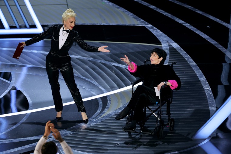 Lady Gaga Helped Liza Minnelli At The 2022 Oscars As They Presented Best  Picture