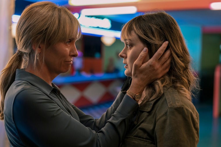 Pieces of Her. (L to R) Toni Collette as Laura Oliver, Bella Heathcote as Andy Oliver in episode 106 of Pieces of Her. Cr. Mark Rogers/Netflix © 2022