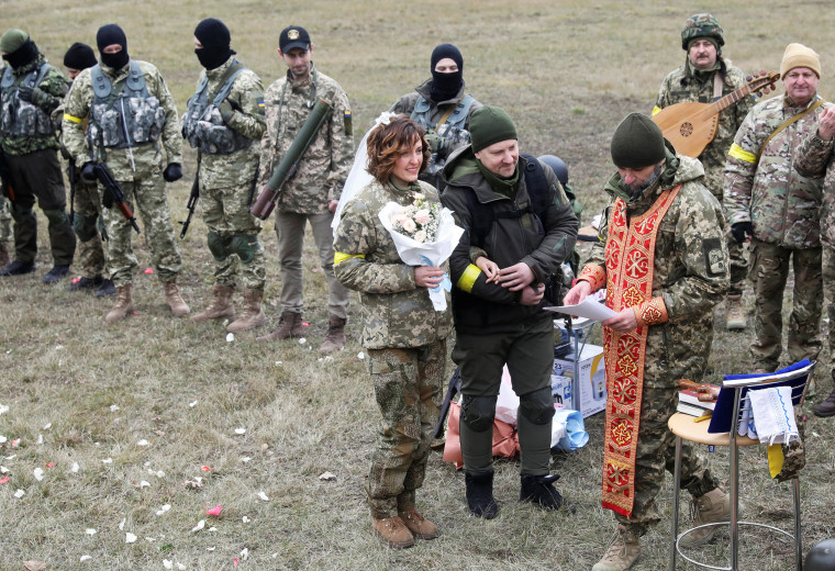 Image: Members of the Ukrainian Territorial Defence Forces got married in Kyiv