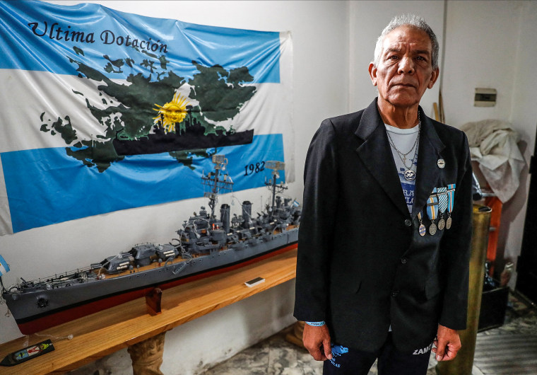 Image: Argentines and Falklands islanders dispute over objects and memories of war finished 40 years ago