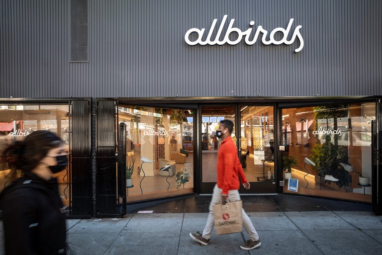 Image: Pedestrians walk past an Allbirds Inc. store in San Francisco on Feb. 17, 2021.