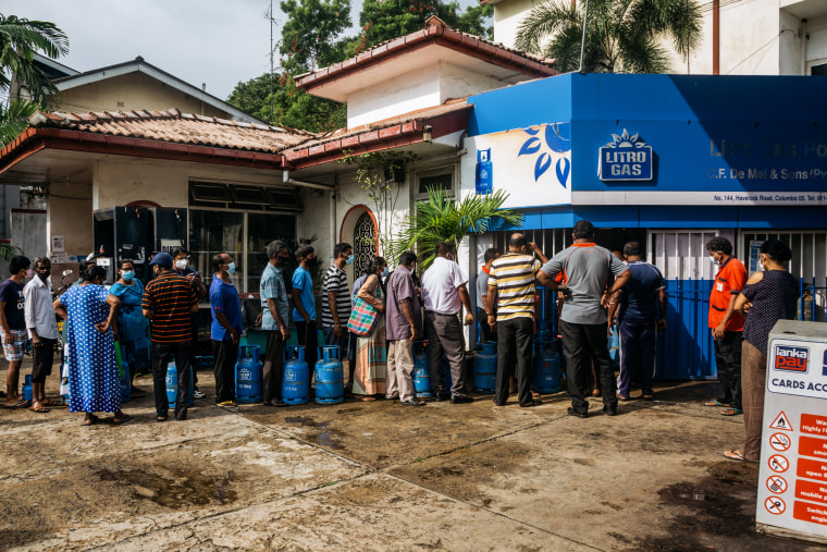 Residents queue for liquefied petroleum gas in Colombo, Sri Lanka, on April 12, 2022.