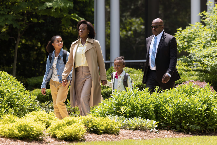 Image: The Story Walker as young Malia Obama, Viola Davis as Michelle Obama, Jordyn McIntosh as young Sasha Obama and Evan Parke as Agent Allen in "The First Lady".