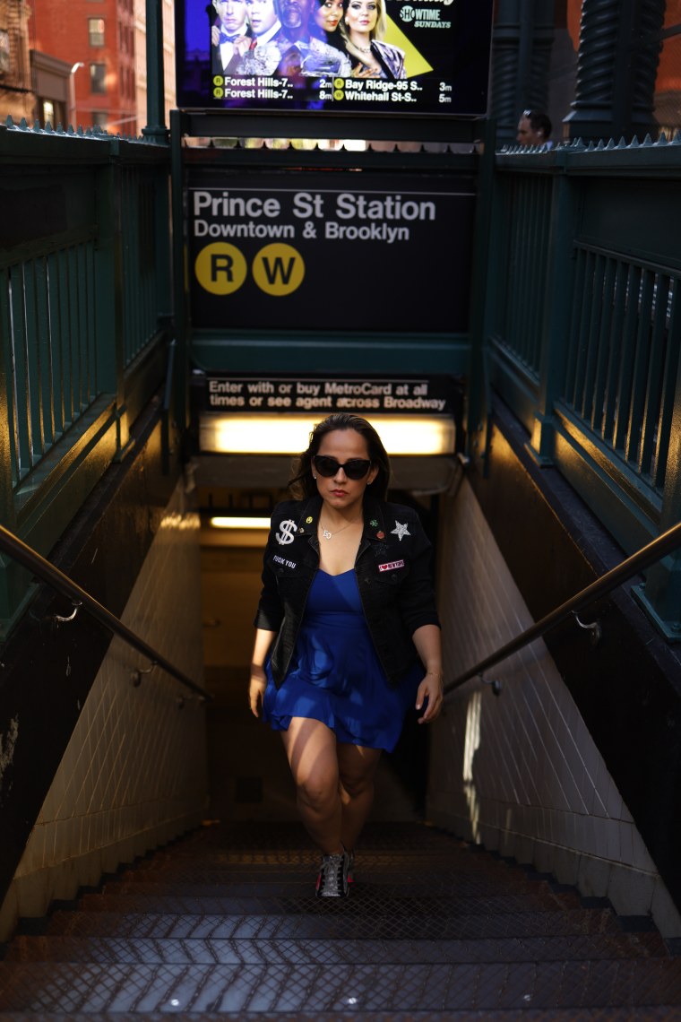 Eliana Ortega sale de una estación de metro en Nueva York, a donde dice que siempre tuvo la aspiración de mudarse. 