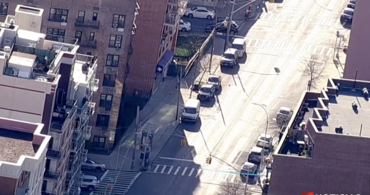 La camioneta U-Haul vinculada con el sospechoso del tiroteo en el metro de Brooklyn.