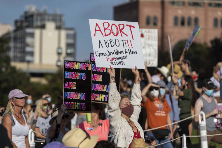 Texas es uno de los estados más restrictivos en el derecho al aborto, con una ley que prácticamente prohibe el procedimiento, lo cual ha desatado numerosas protestas.