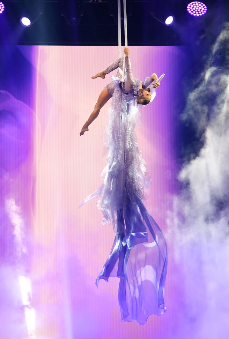 See Carrie Underwood's aerial performance at CMT Awards