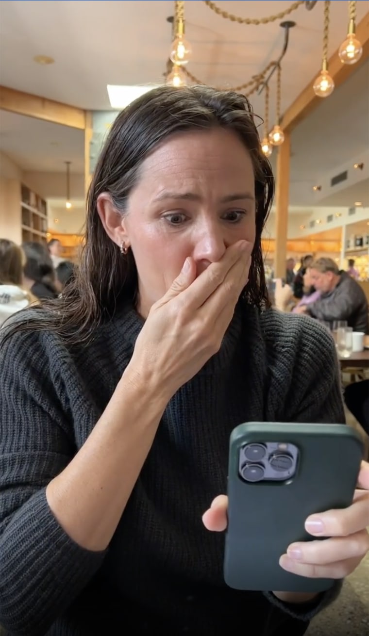 Jennifer Garner's reaction to a personalized e-card featuring Donny Osmond was thrilling enough, before she even knew what was in store for her. 