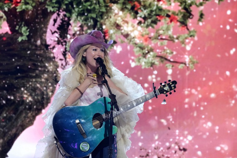 Jewel performs her new song "The Story" during episode 3 of "American Song Contest."