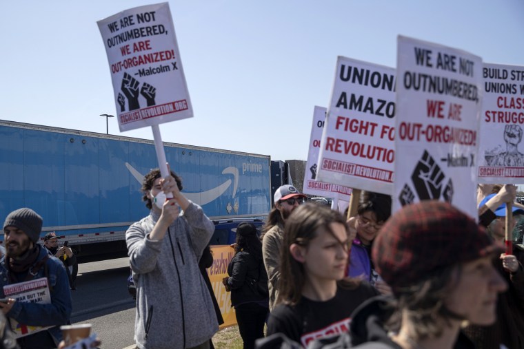 Image: An Amazon Labor Union (ALU) rally in the Staten Island, N.Y., on  April 24, 2022.