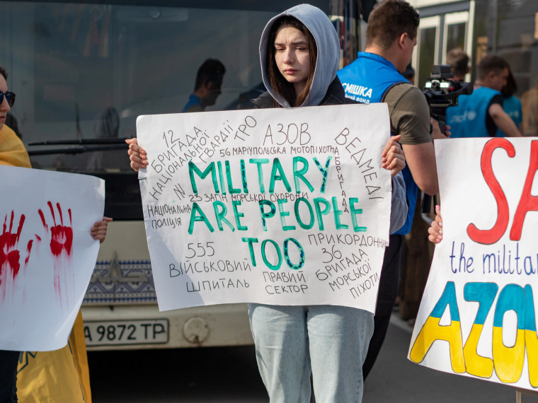 Relatives of Ukrainian service members protest as buses of evacuees arrived in Zaporizhzhia on Tuesday. 