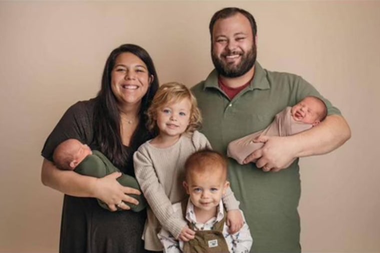 Adriana y William Zachary con sus hijos Selena, Mason y los mellizos Benjamin y Theodore.