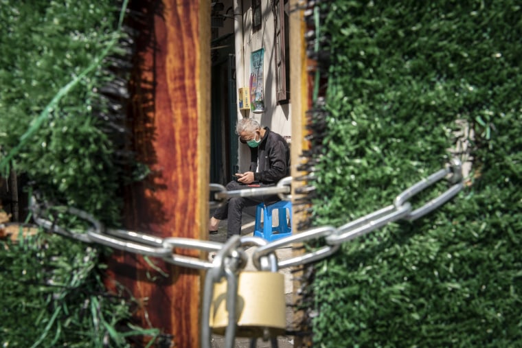 Shanghai Covid Measures Remain Even as Spread Slows