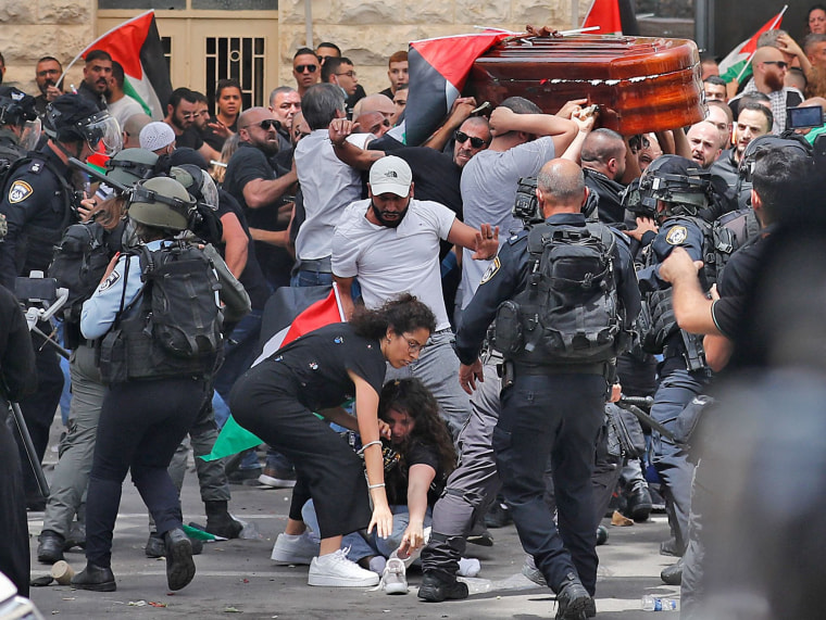 Israeli security forces confront Palestinian mourners
