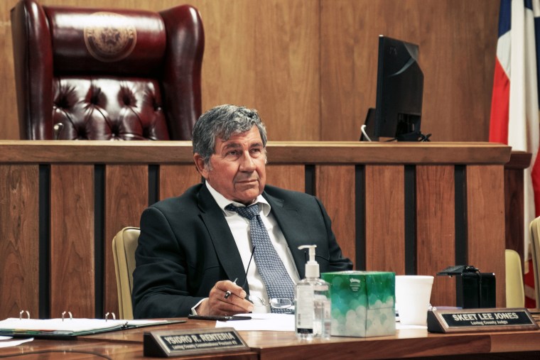 Image: County Judge Skeet Jones at a commissioners' court meeting in Mentone, Texas, on May 9, 2022.