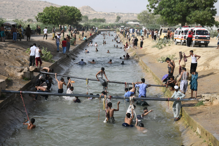 Solution for hot weather in Pakistan : spraying