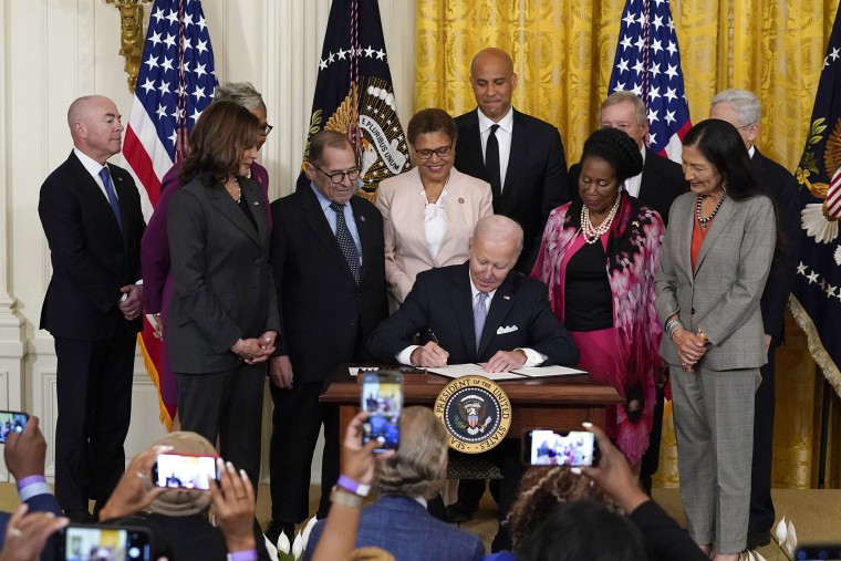 Biden signs police reform executive order on anniversary of George ...