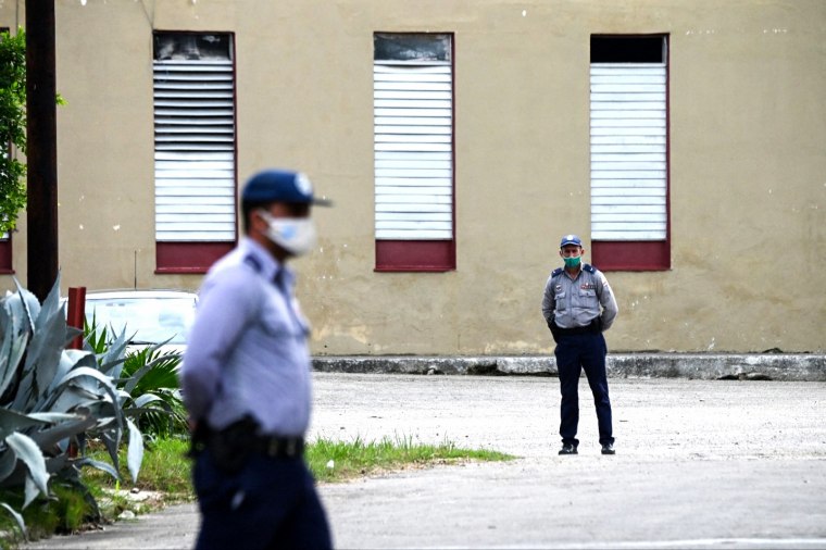 Police officers guard the entrance to the Marianao Municipal Court in Havana, on May 31, 2022, where the trials of Cuban dissident artists Luis Manuel Otero Alcántara and Maykel Castillo are being held.