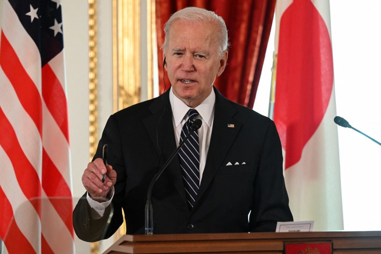 El presidente de Estados Unidos, Joe Biden, asiste a una rueda de prensa con el primer ministro japonés, Fumio Kishida, en el Palacio de Akasaka, en Tokio, el 23 de mayo de 2022.