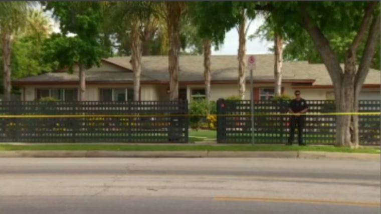La casa en West Hills, Los Ángeles, California, donde ocurrió un homicidio triple en el Día de las Madres, el 8 de mayo de 2022.