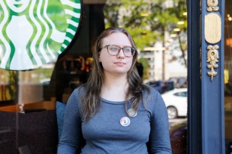 La supervisora de café de Starbucks Maddie Vanhook, en Cleveland, el 19 de mayo de 2022.