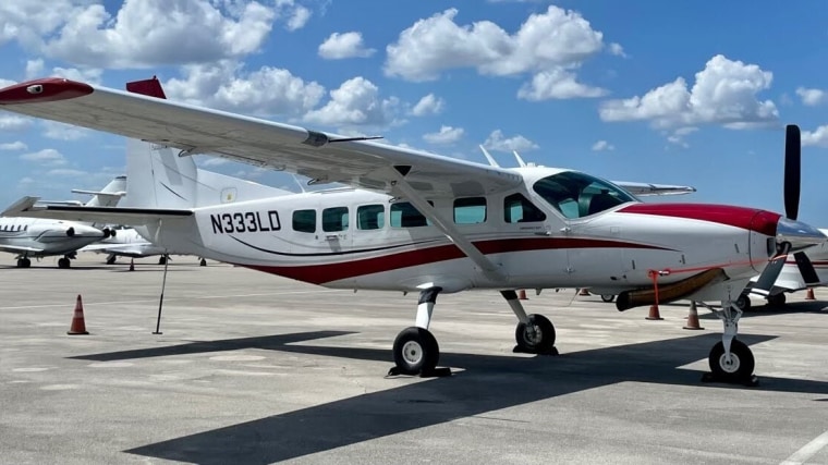 The plane that had to land a passenger with no flight experience in Florida, with the help of the controller.