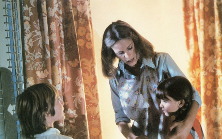 Kyle Richards Shares Memories Working With Jamie Lee Curtis on 'Halloween'