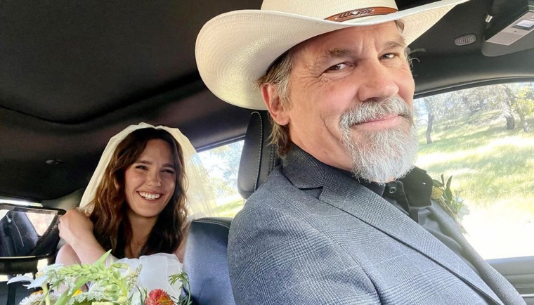 Josh Brolin smiles with daughter Eden in the backseat of his car.
