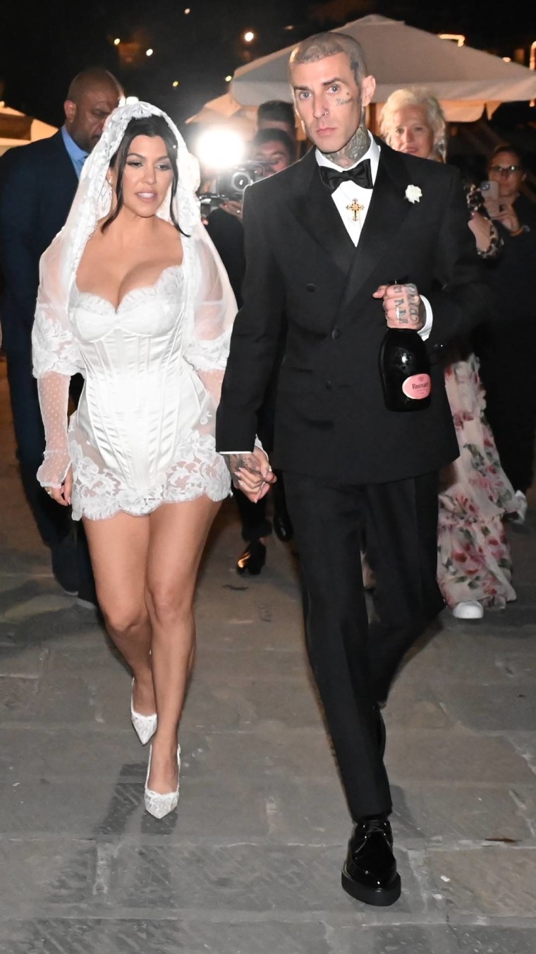 Kourtney Kardashian y Travis Barker en su boda en Portofino, Italia.