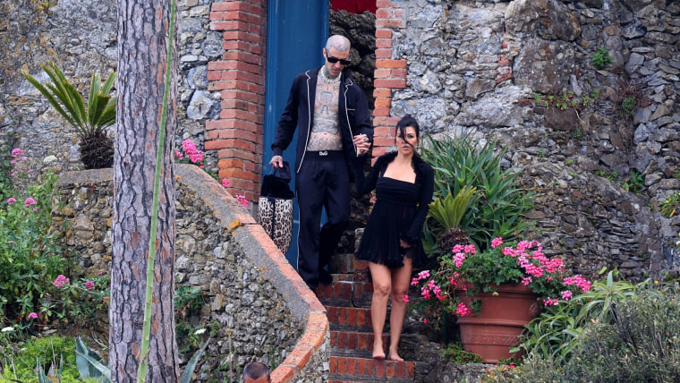 Kourtney Kardashian y Travis Barker un día después de su boda, en Italia, Portofino.