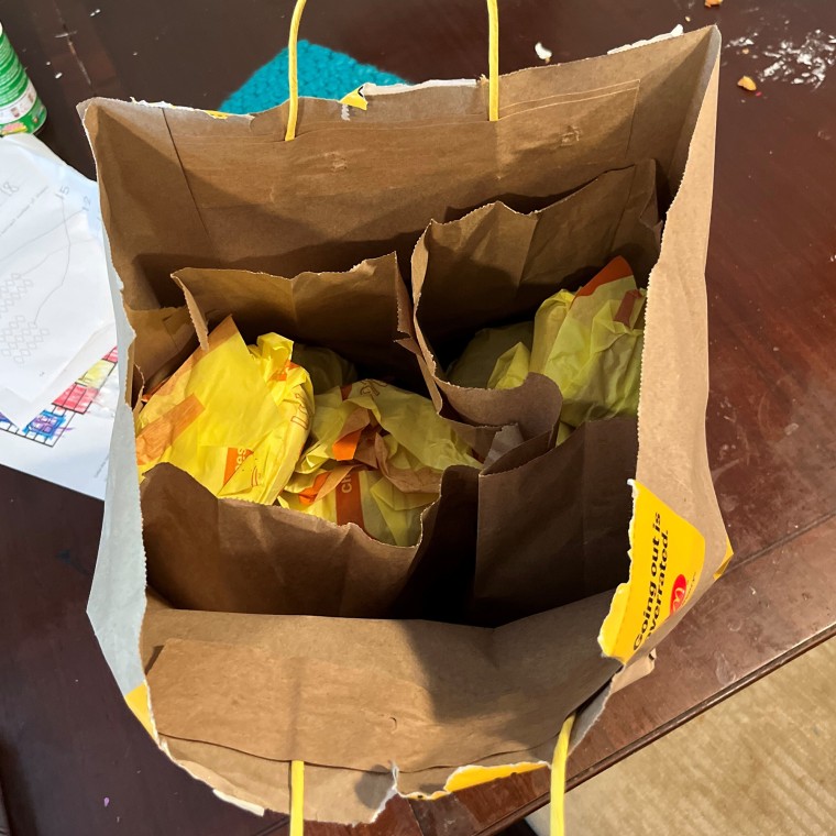 The DoorDash order in question: 31 cheeseburgers from McDonald's.