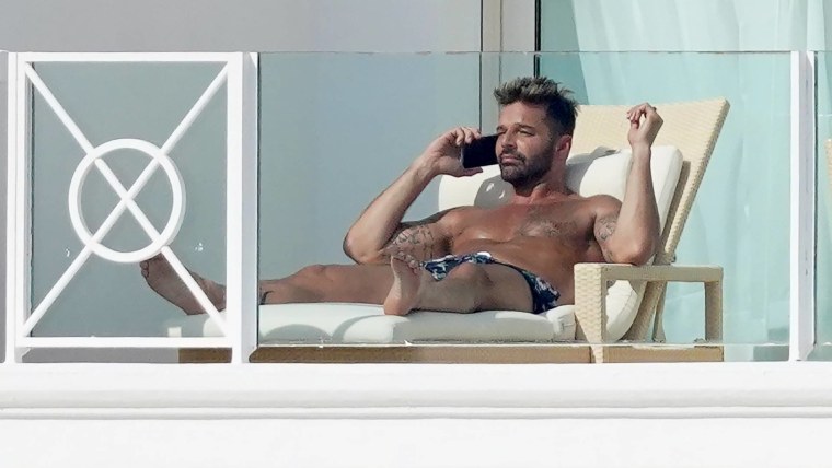 Ricky Martin descansando y tomando el sol en el Hotel du Cap Eden Roc, en Cannes.
