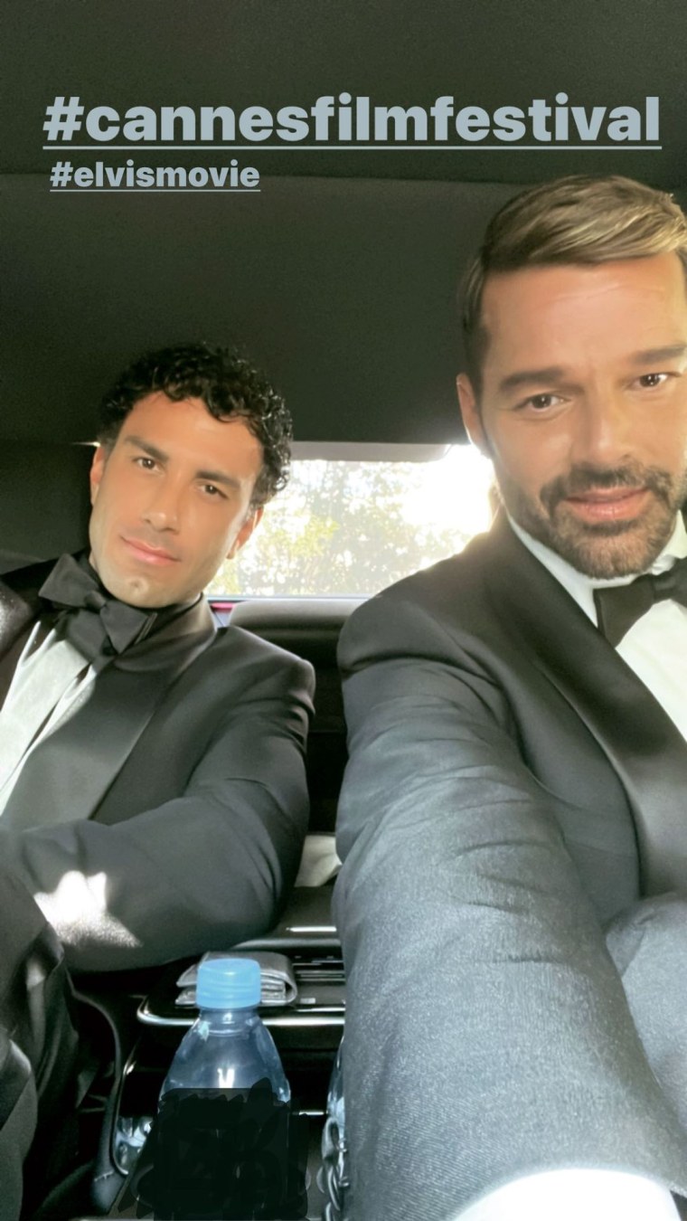 Ricky Martin con su esposo Jwan Yosef, rumbo al Festival de Cannes 2022.