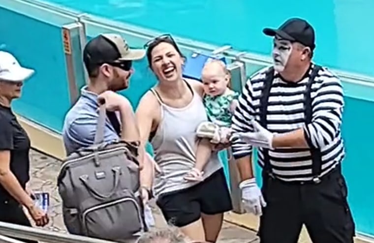 Nick Tzenevrakis was called out by a mime at SeaWorld for not giving his wife a hand at SeaWorld, and the video has gone viral ... but Michelle Tzenevrakis is defending him.