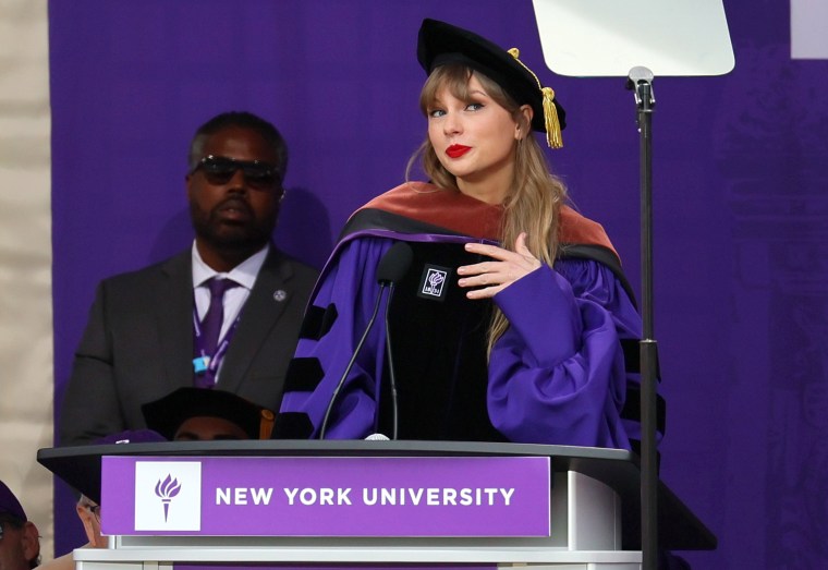 Taylor Swift Delivers New York University 2022 Commencement Address